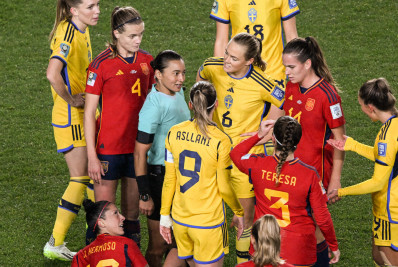 Suécia reclama de árbitra brasileira na Copa do Mundo: 'Riu na nossa cara'