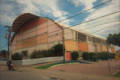 Abandono do Ginásio Benedito Zarour ameaça segurança e gera revolta em Rio das Ostras