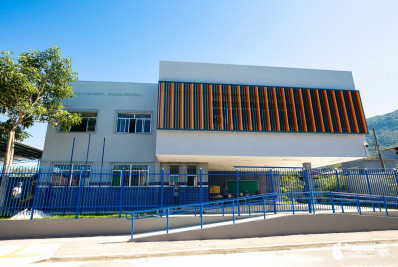 Itaguaí entrega escola reformada para quase 500 alunos