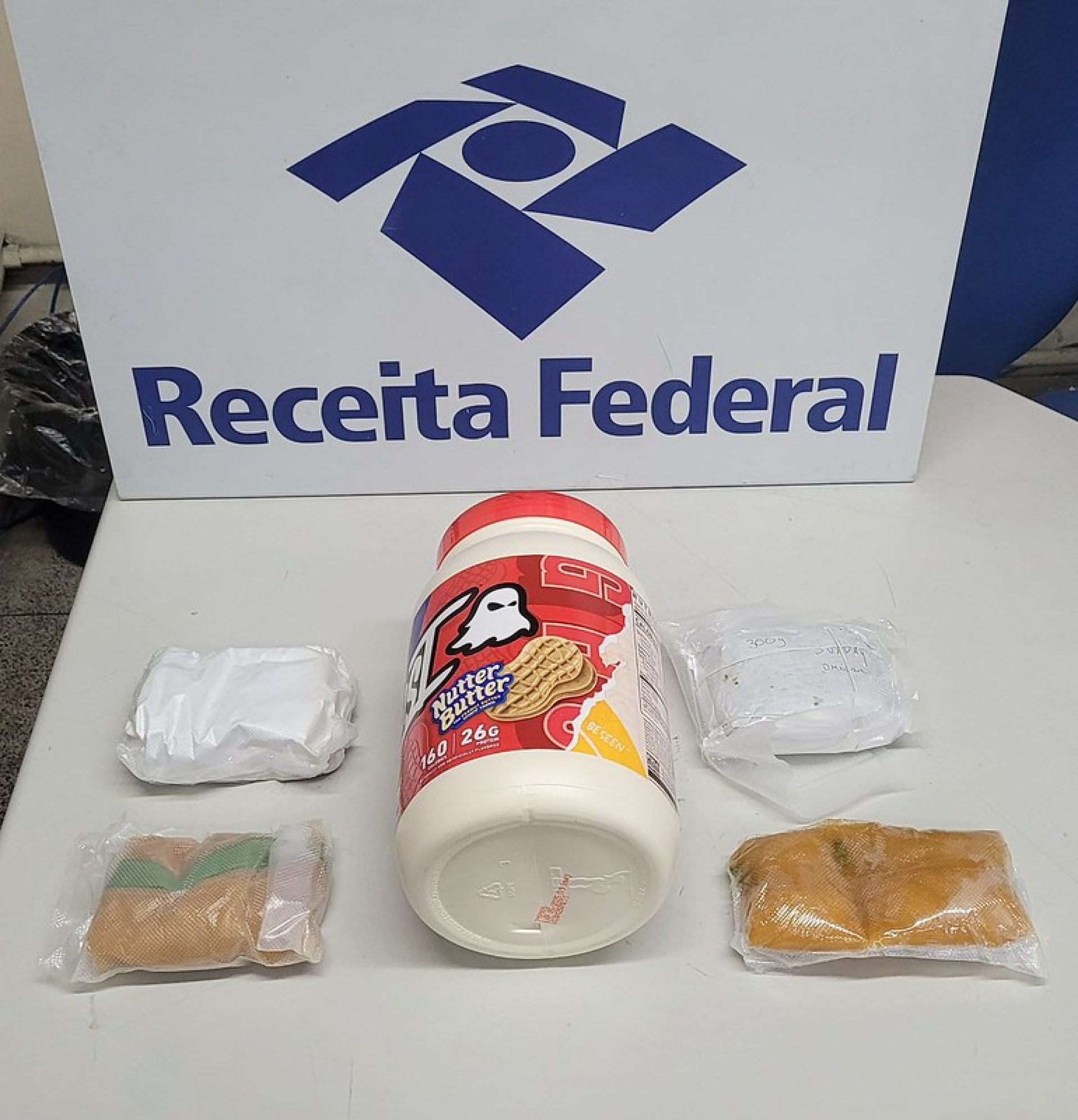 As apreensões totalizaram mais de R$ 237 mil em drogas  - Divulgação/Receita Federal