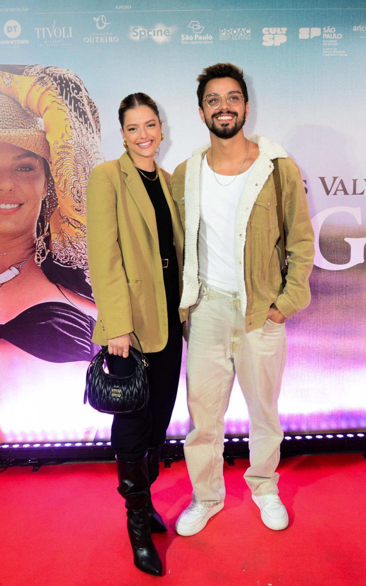 Agatha Moreira e Rodrigo Simas na pré-estreia de 'Angela' - Webert Belicio / Ag. News