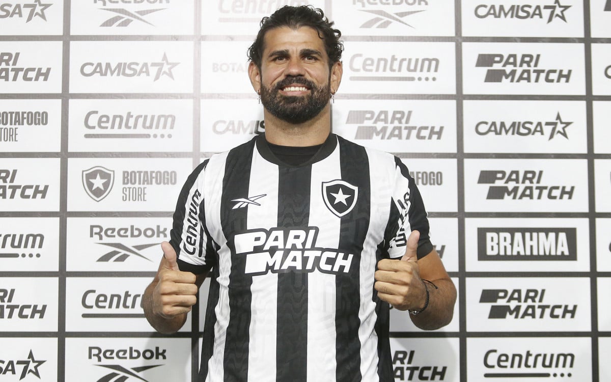 Diego Costa foi apresentado pelo Botafogo no Estádio Nilton Santos