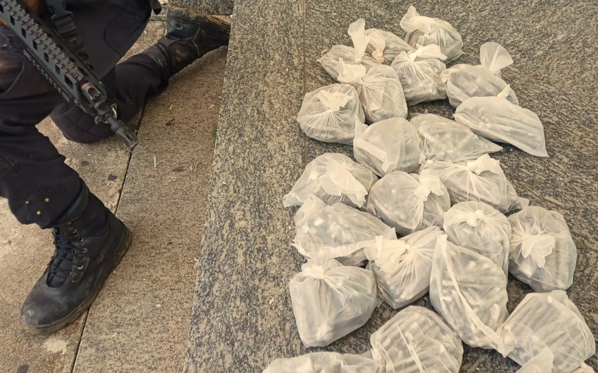 Material apreendido foi devidamente embalado e transportado até a 128ª Delegacia de Polícia 