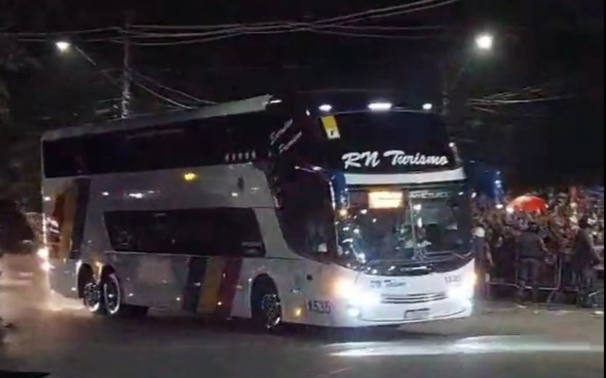 Ônibus do Corinthians foi apedrejado na chegada ao Morumbi