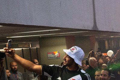 Recepção dos vascaínos a Payet repercute na imprensa internacional