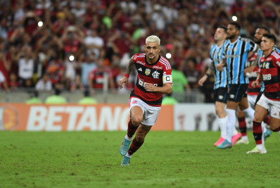 Flamengo supera crise, vence o Grêmio e avança à final da Copa do Brasil