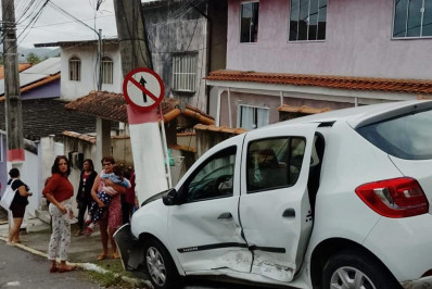 Acidente de trânsito no Centro de Maricá deixa criança ferida