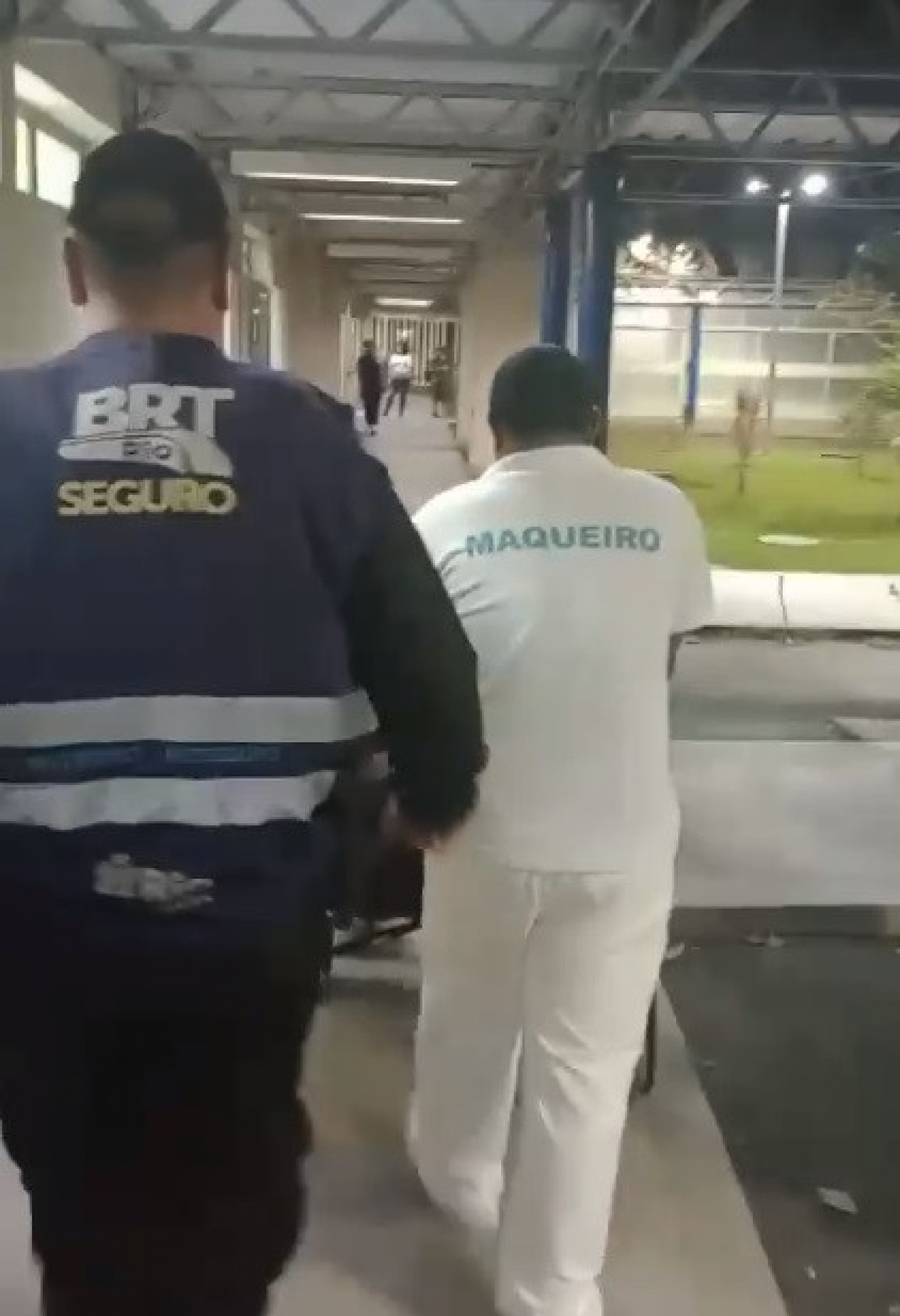 Por conta da queda, Leonardo Brito Rodrigues fraturou a perna e precisou ser socorrido para o Hospital Municipal Lourenço Jorge