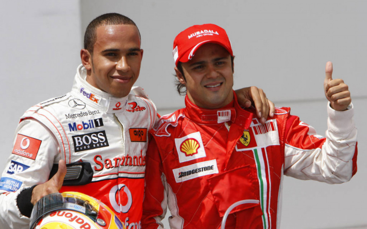 Lewis Hamilton e Felipe Massa no p&oacute;dio em 2008