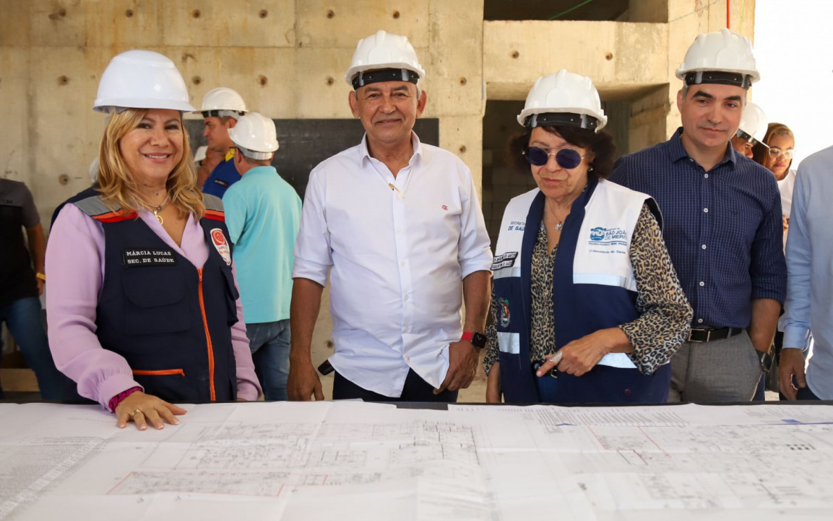 Secretária de Saúde de Meriti, Marcia Lucas, prefeito Dr. João, 