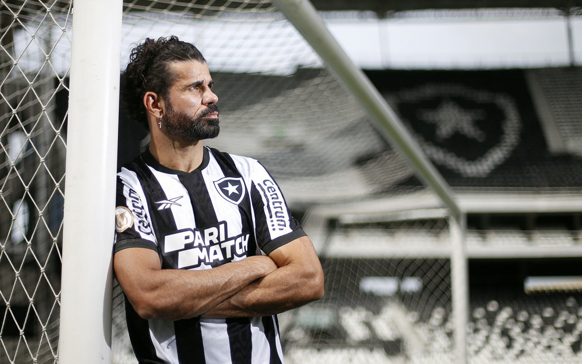 Diego Costa assinou com o Botafogo até o fim de 2023