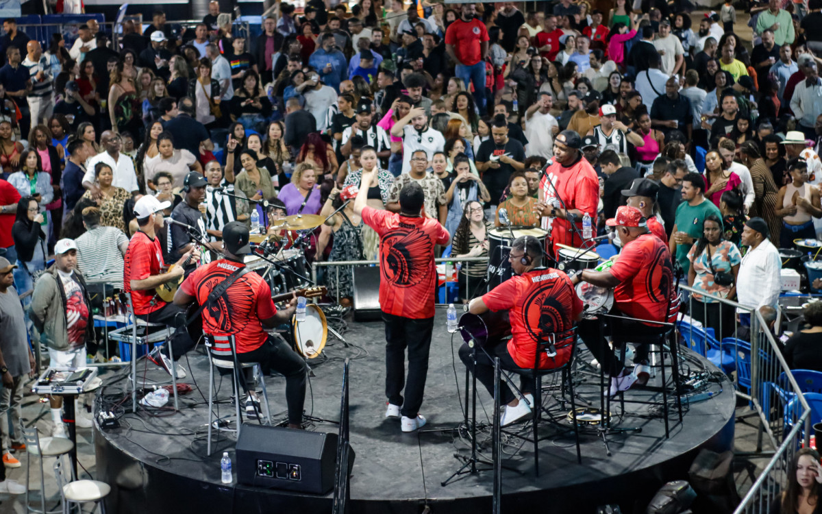 Uma das rodas de samba mais populares do Rio é a do Cacique de Ramos
