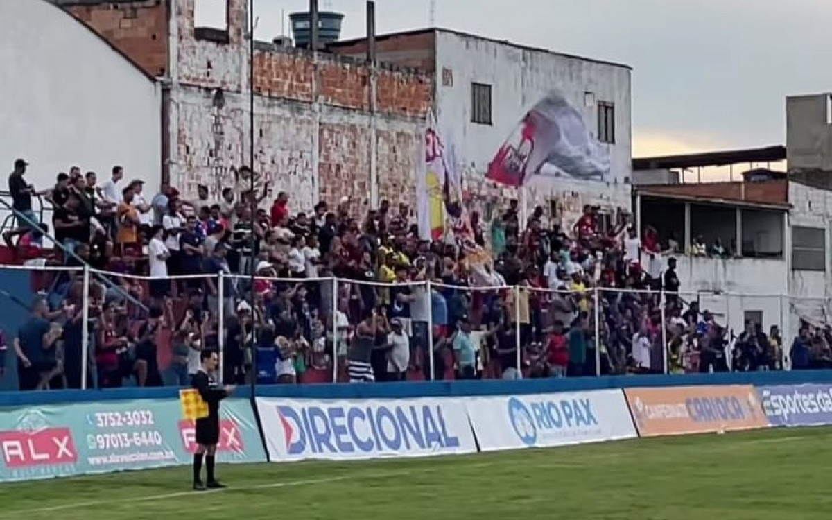Torcida da SE Belford Roxo compareceu em bom número no Estádio Nélio Gomes