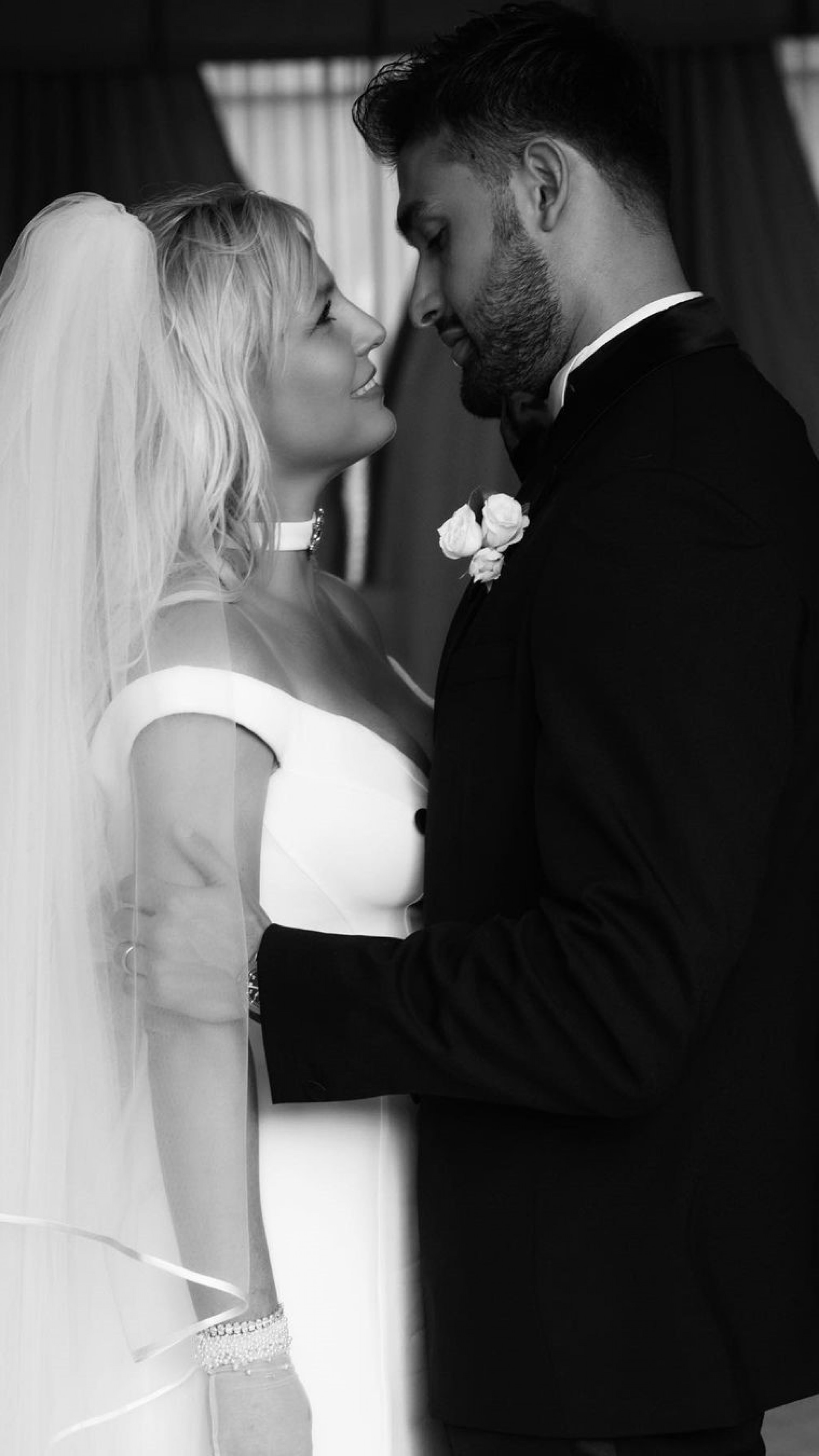 Sam Asghari e Britney Spears come&ccedil;aram a namorar em 2016 e se casaram em 2022, em uma cerim&ocirc;nia intimista
 - Reprodu&ccedil;&atilde;o / Instagram