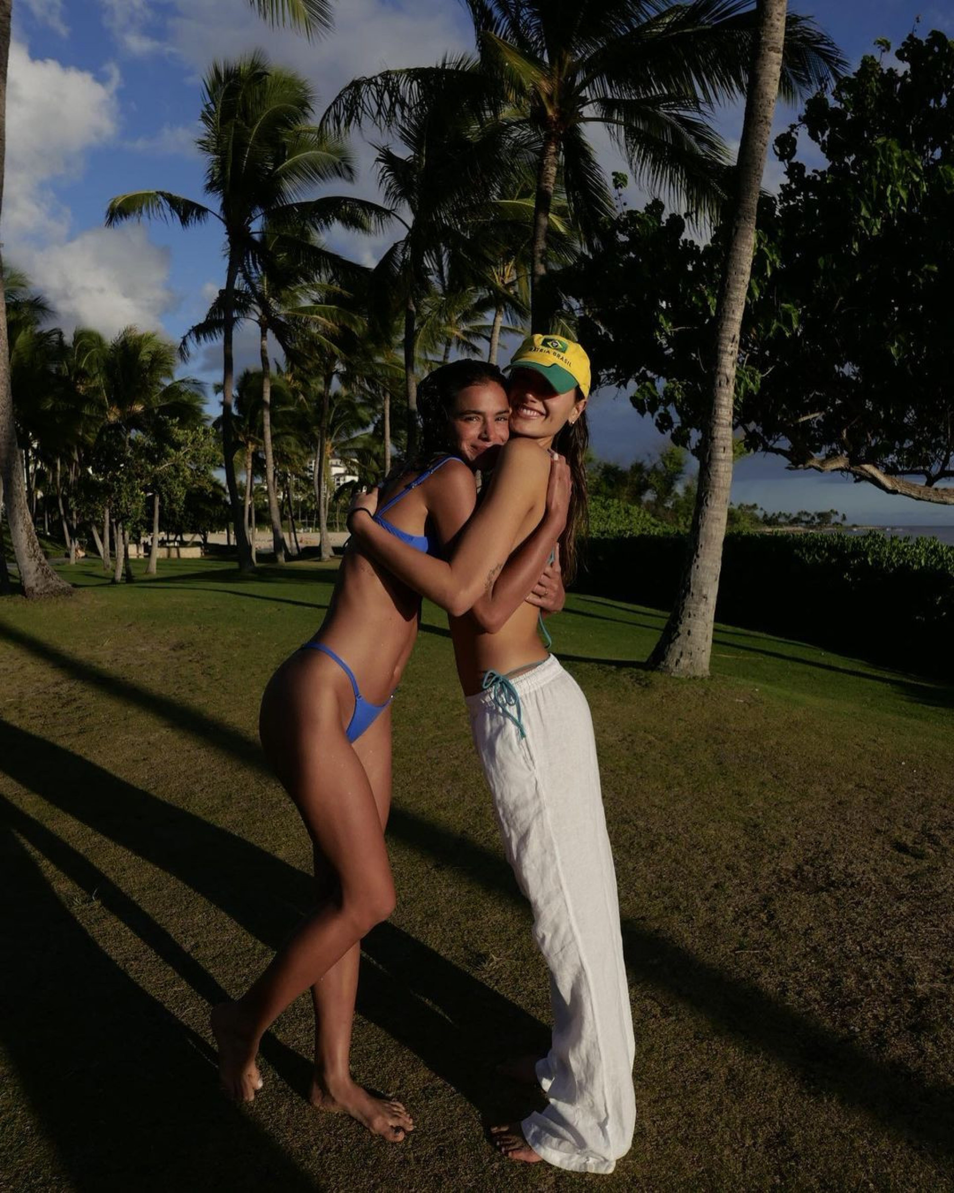 Sasha Meneghel e Bruna Marquezine no Havaí - Reprodução/Instagram