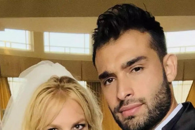 Após rumores, Sam Asghari se pronuncia e confirma fim do casamento com Britney Spears