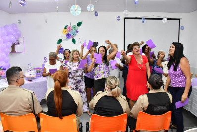 Idosas do CRAS de Belford Roxo festejam o 17º aniversário da Lei Maria da Penha