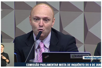 Hacker da Vaza Jato afirma que Bolsonaro ofereceu indulto para invadir sistema eleitoral