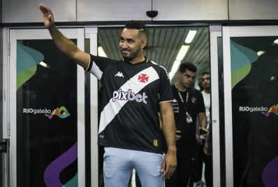 Payet assina contrato, e Vasco oficializa novo camisa 10