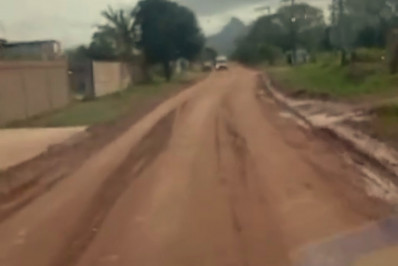 Moradores de Rio das Ostras enfrentam desafios diários com buracos e falta de manutenção nas vias