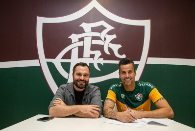 Fluminense renova contrato do goleiro Fábio por mais dois anos