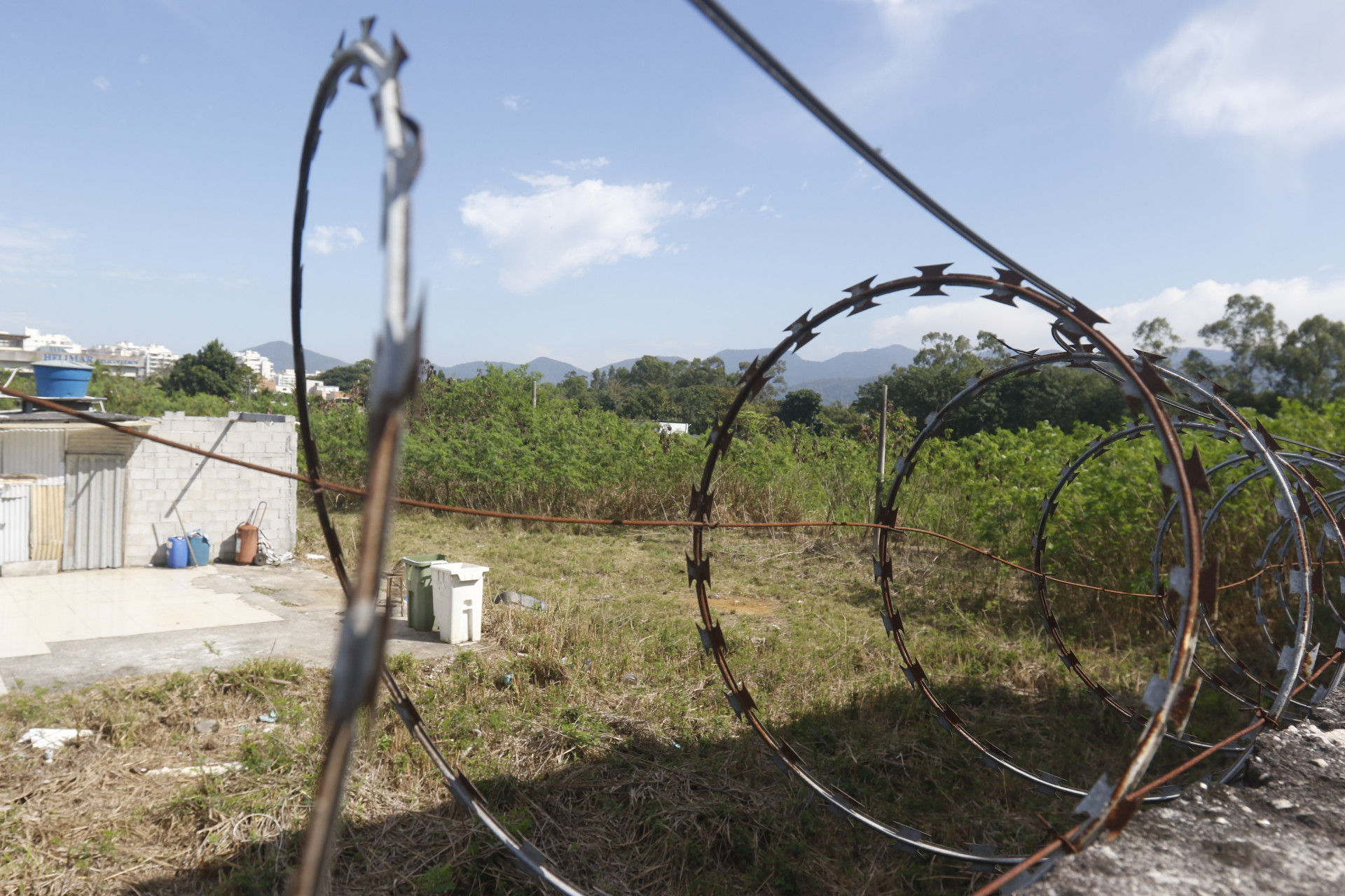 Denúncia aponta que PM teria se apropriado indevidamente de um terreno no Recreio dos Bandeirantes - Agência O Dia