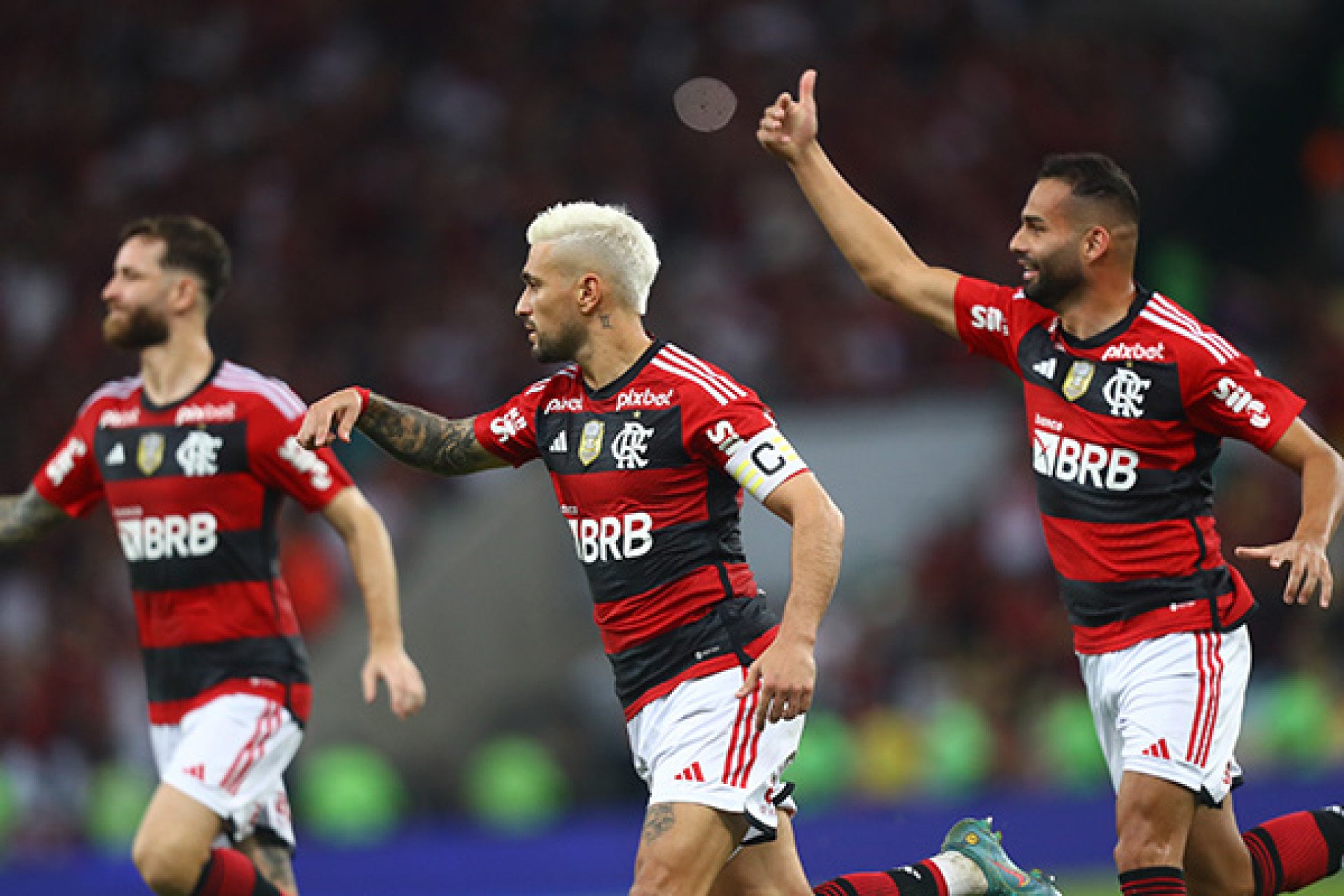 Flamengo bate o Corinthians e bota o 'pé' na semifinal da Copa