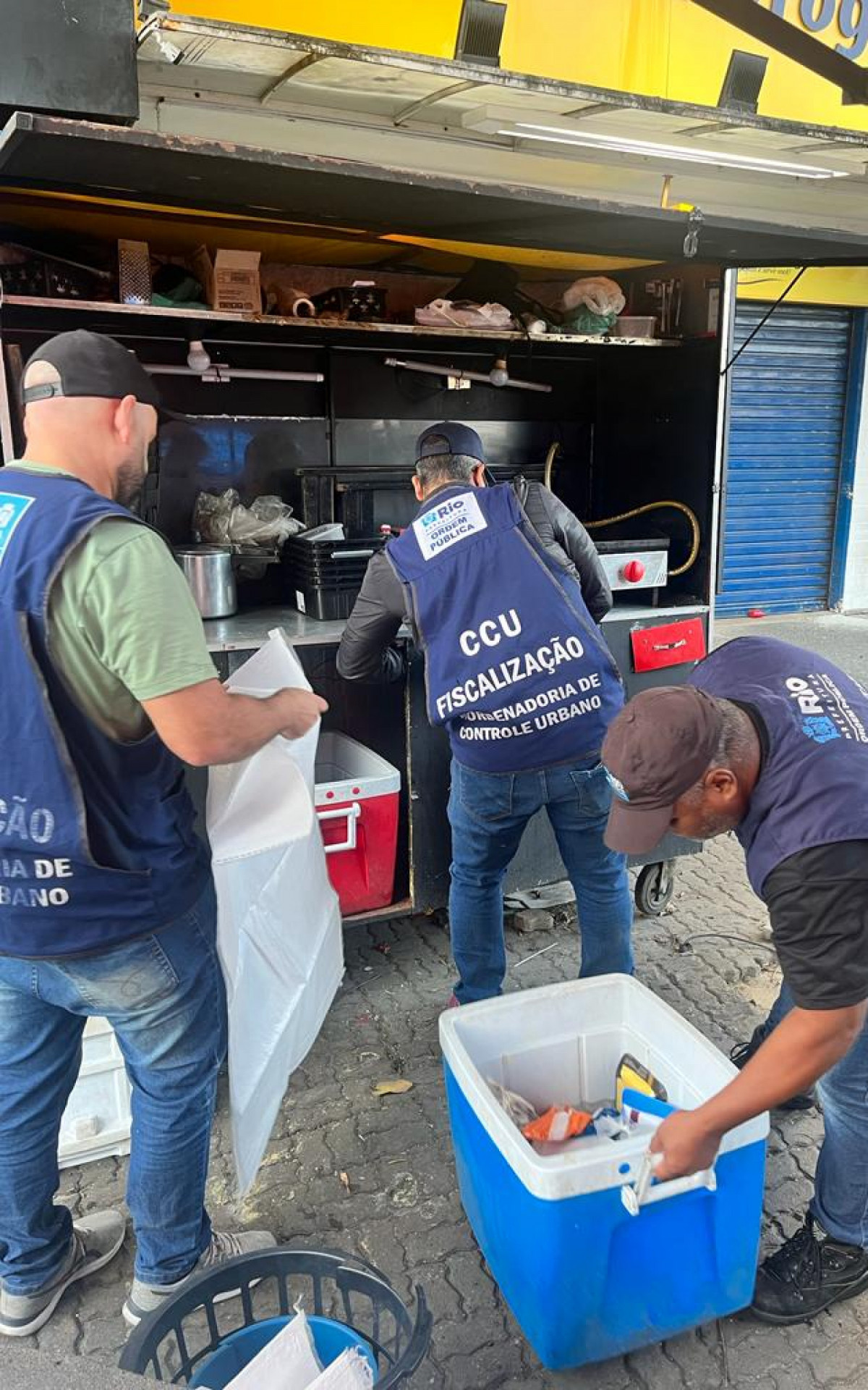 Agentes apreenderam produtos irregulares no cal&ccedil;ad&atilde;o de Campo Grande, na Zona Oeste - Divulga&ccedil;&atilde;o / Seop