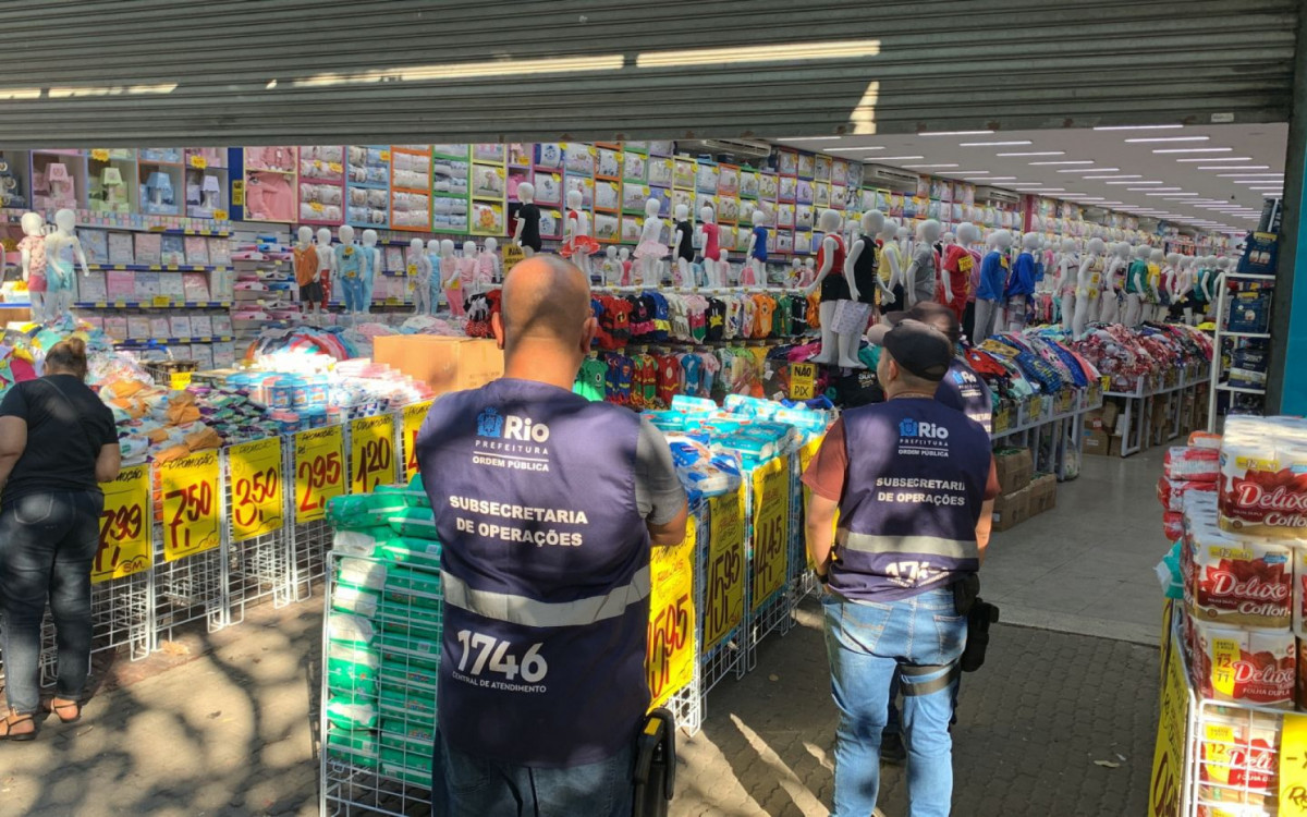 Agentes fiscalizaram estabelecimentos no calçadão de Campo Grande, na Zona Oeste