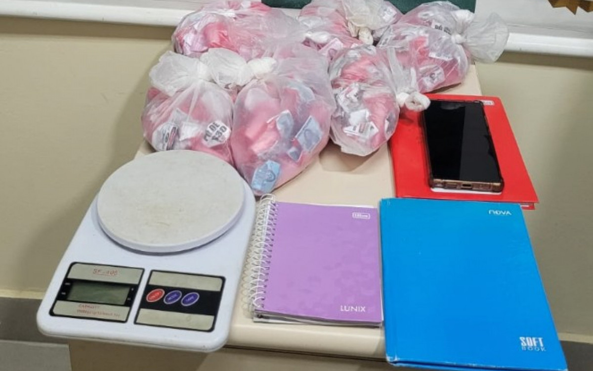 Material do tráfico apreendido na casa de um dos envolvidos