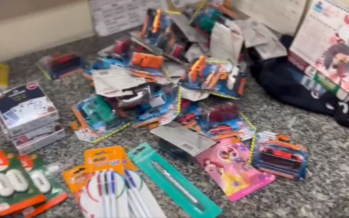 Três criminosos são presos após roubar material de papelaria em loja de departamentos