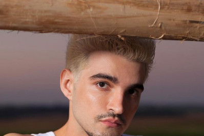 Cantor Jão chora ao esgotar show em estádio para 50 mil pessoas