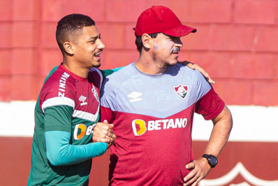 Fluminense deverá ter retorno de André e desfalque de Arias em duelo contra o Corinthians