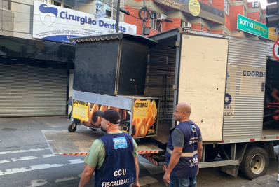 Estruturas e produtos de comerciantes ilegais são apreendidos no calçadão de Campo Grande