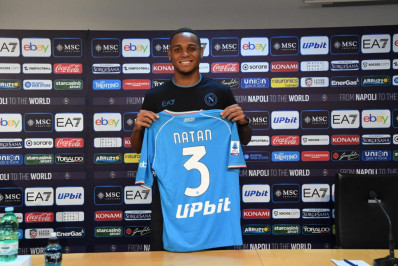 Novo reforço do Napoli, ex-zagueiro do Flamengo cita ídolo do Fluminense como referência