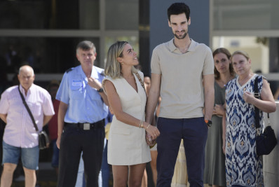 Goleiro do PSG recebe alta do hospital após quase três meses internado