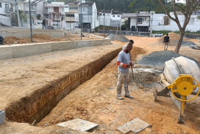 Prefeitura constrói praça no Jardim Belvedere, em Volta Redonda
