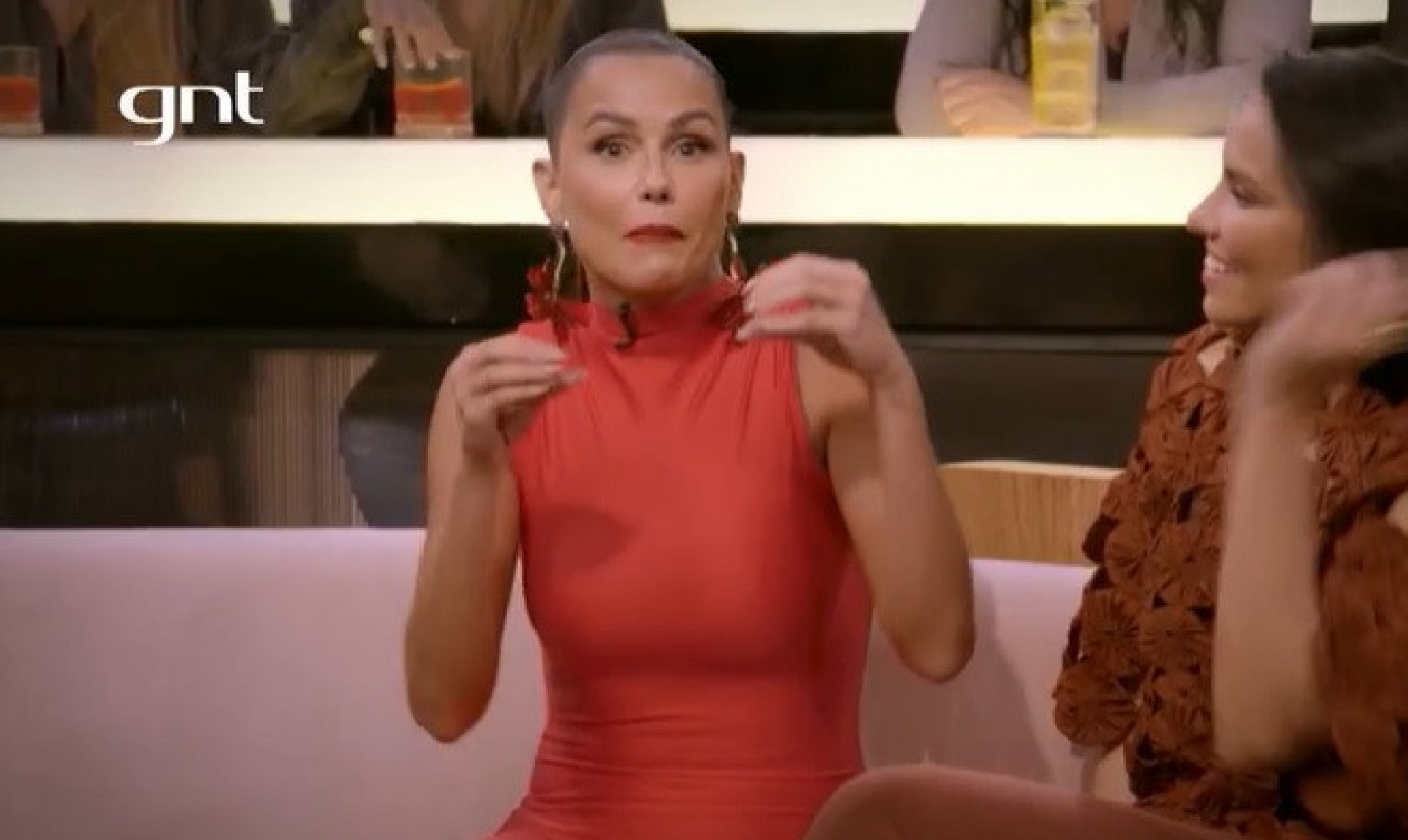 Deborah Secco fala sobre órgão genital do marido em programa de TV - Reprodução de vídeo / GNT