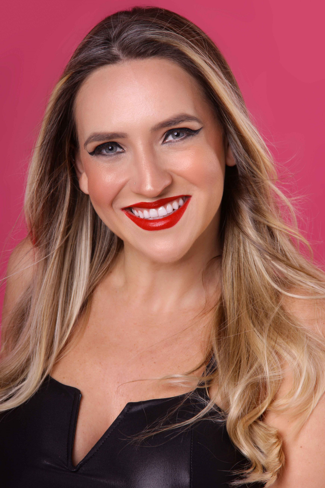 A modelo Camila  Storelli usa a maquiagem inspirada em Taylor Swift  - Roger Monteiro / Divulga&ccedil;&atilde;o