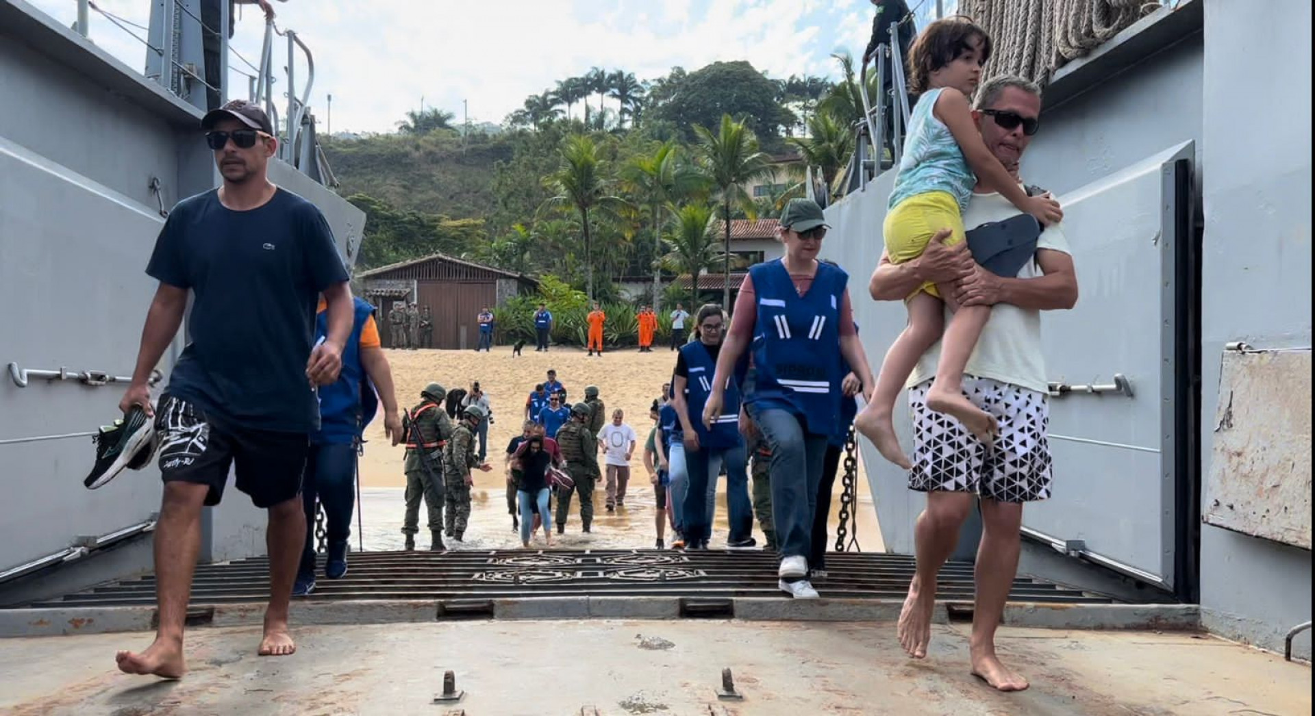 Locomoção da população para abrigo  - Divulgação/CN