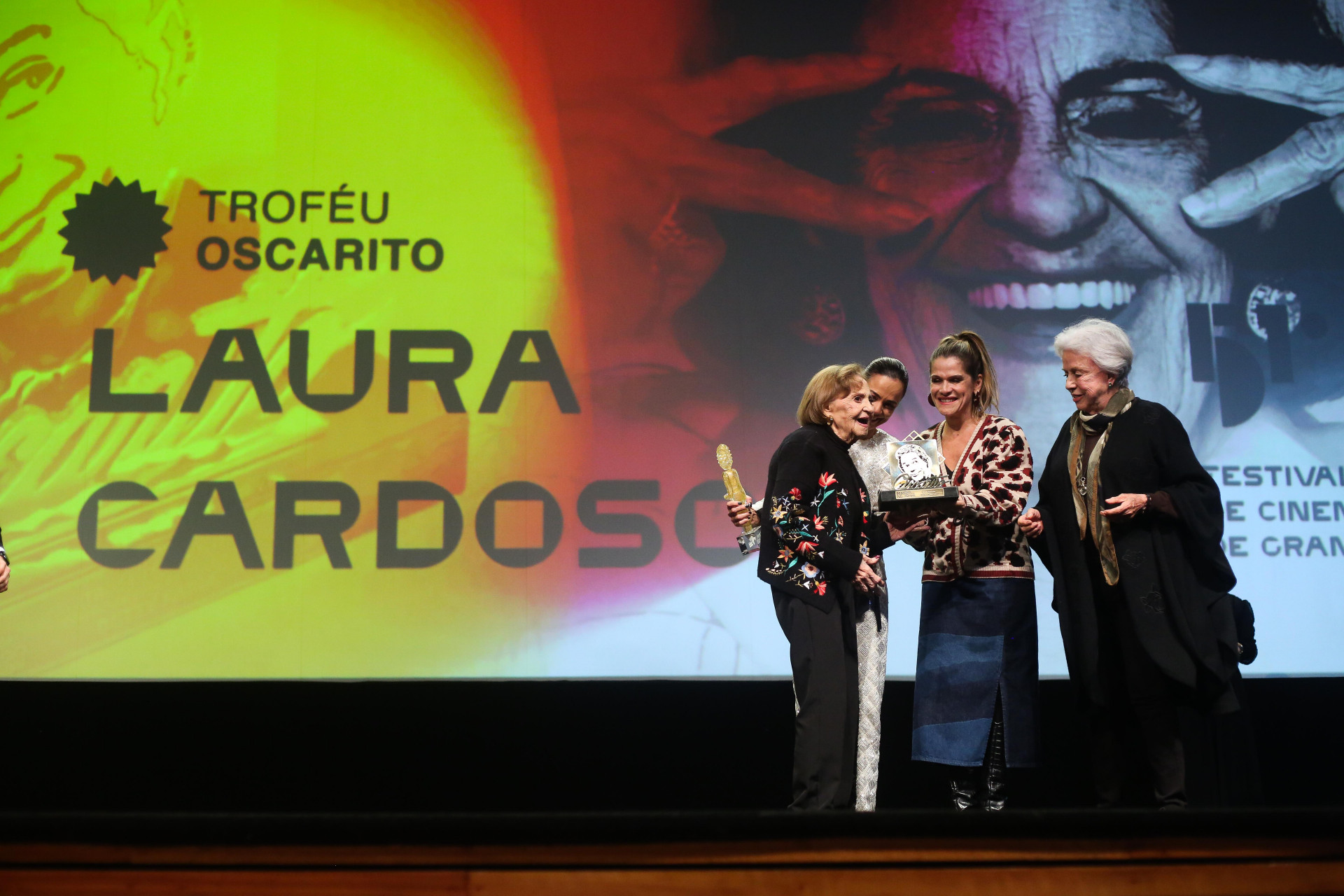 Ingrid Guimarães, Laura Cardoso e Alice Braga no Festival de Gramado - Dilson Silva / Ag. News