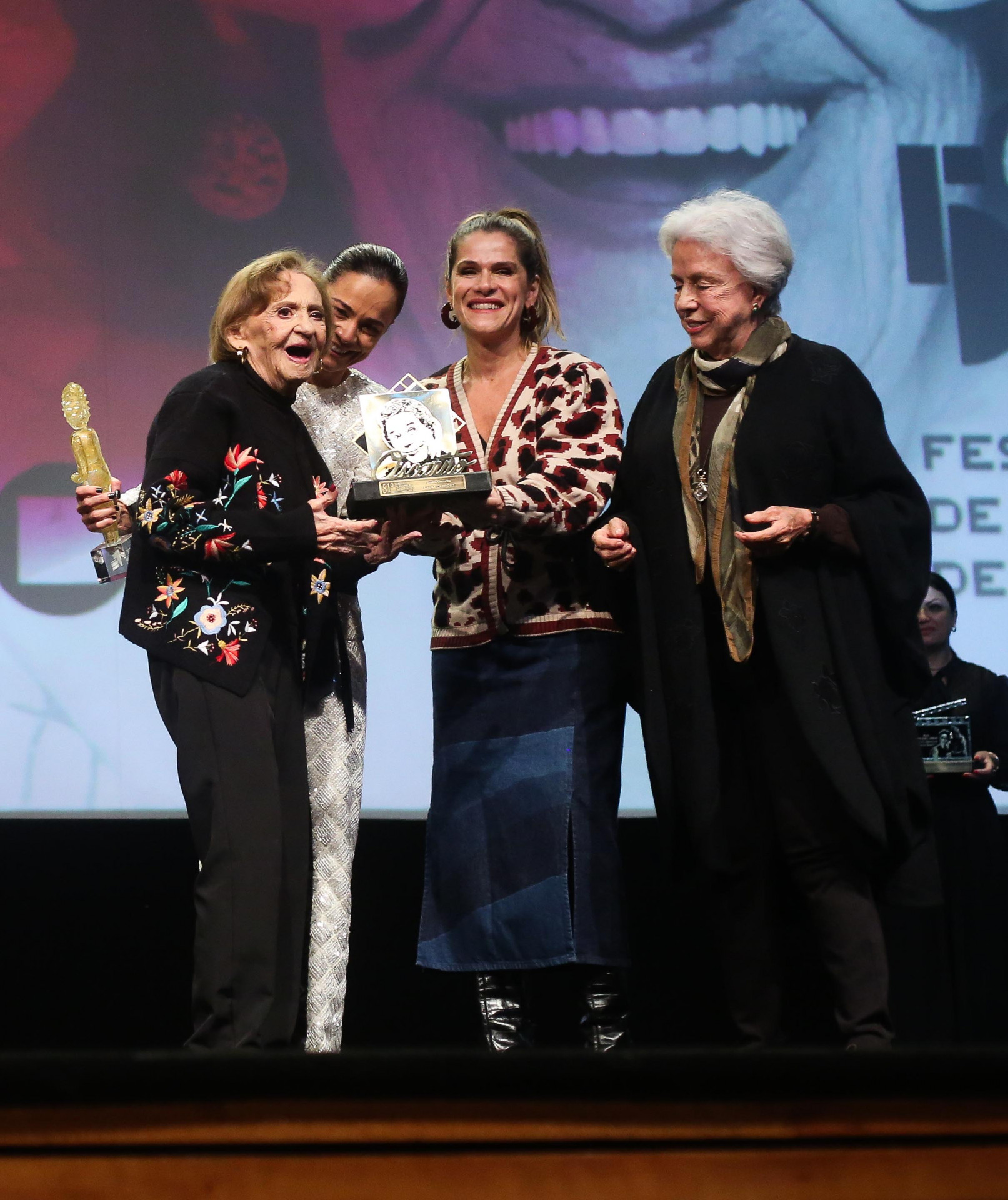 Ingrid Guimarães, Laura Cardoso e Alice Braga no Festival de Gramado - Dilson Silva / Ag. News