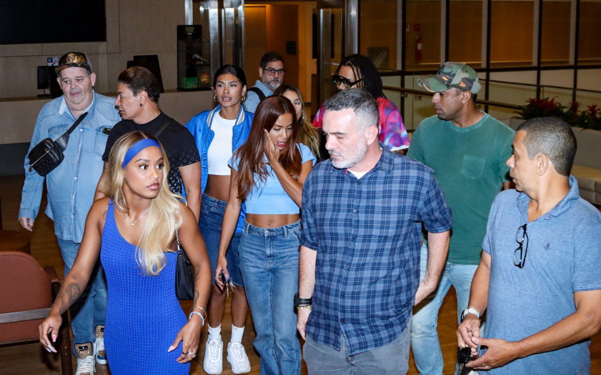 Anitta, Pocah, Lexa, Rebecca e David Brazil assistiram o filme \'Besouro Azul\', estrelado por Bruna Marquezine
