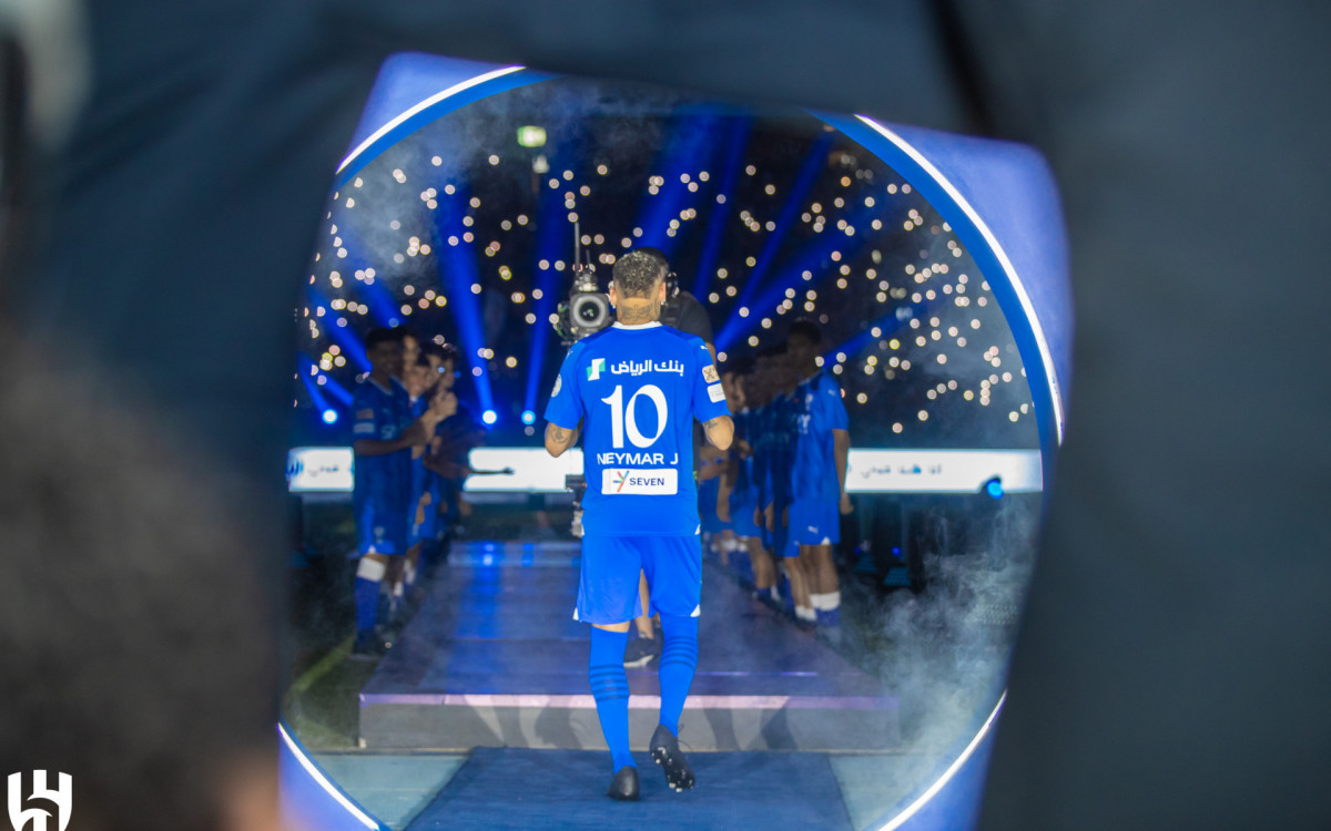 Neymar é apresentado pelo Al-Hilal