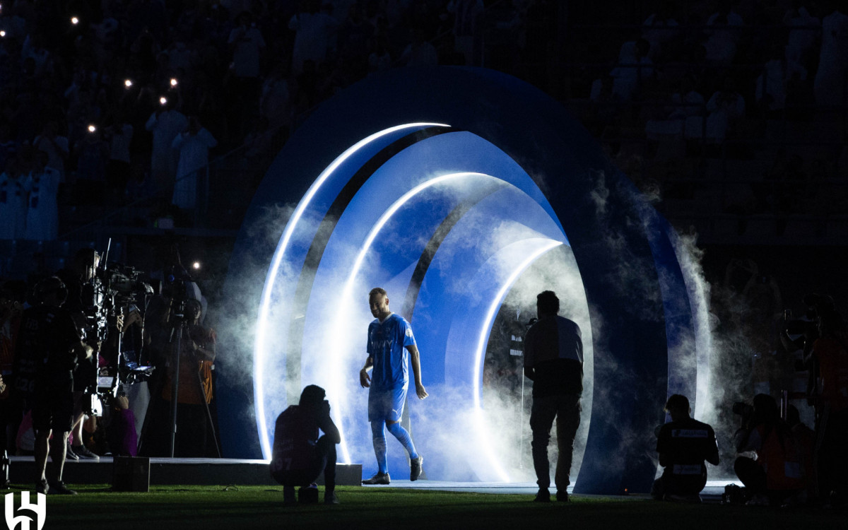 Neymar é apresentado pelo Al-Hilal