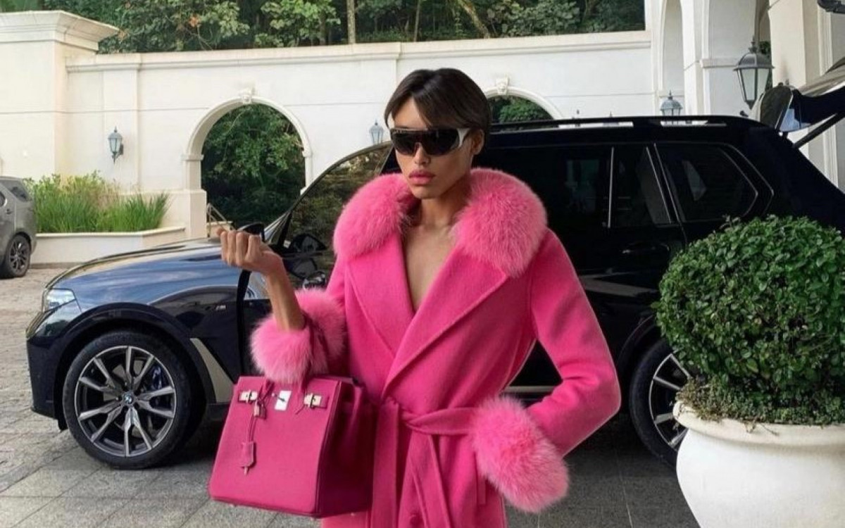 Influenciador acusado de se passar por filho de sheik e aplicar golpes se pronuncia