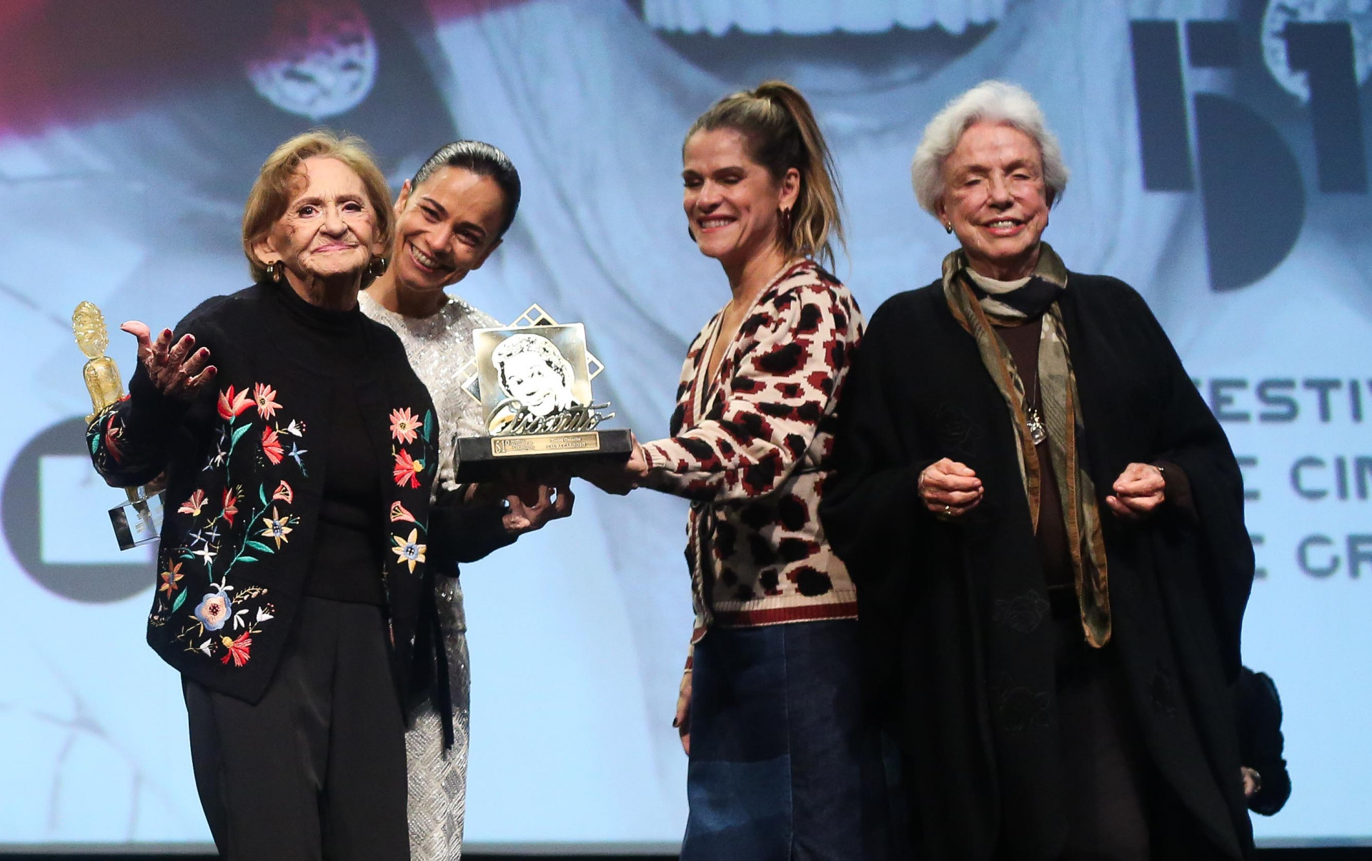Ingrid Guimarães, Laura Cardoso e Alice Braga no Festival de Gramado - Dilson Silva / Ag. News
