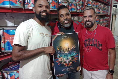 Ritmistas da Inocentes de Belford Roxo celebram o retorno do mestre Washington Paz