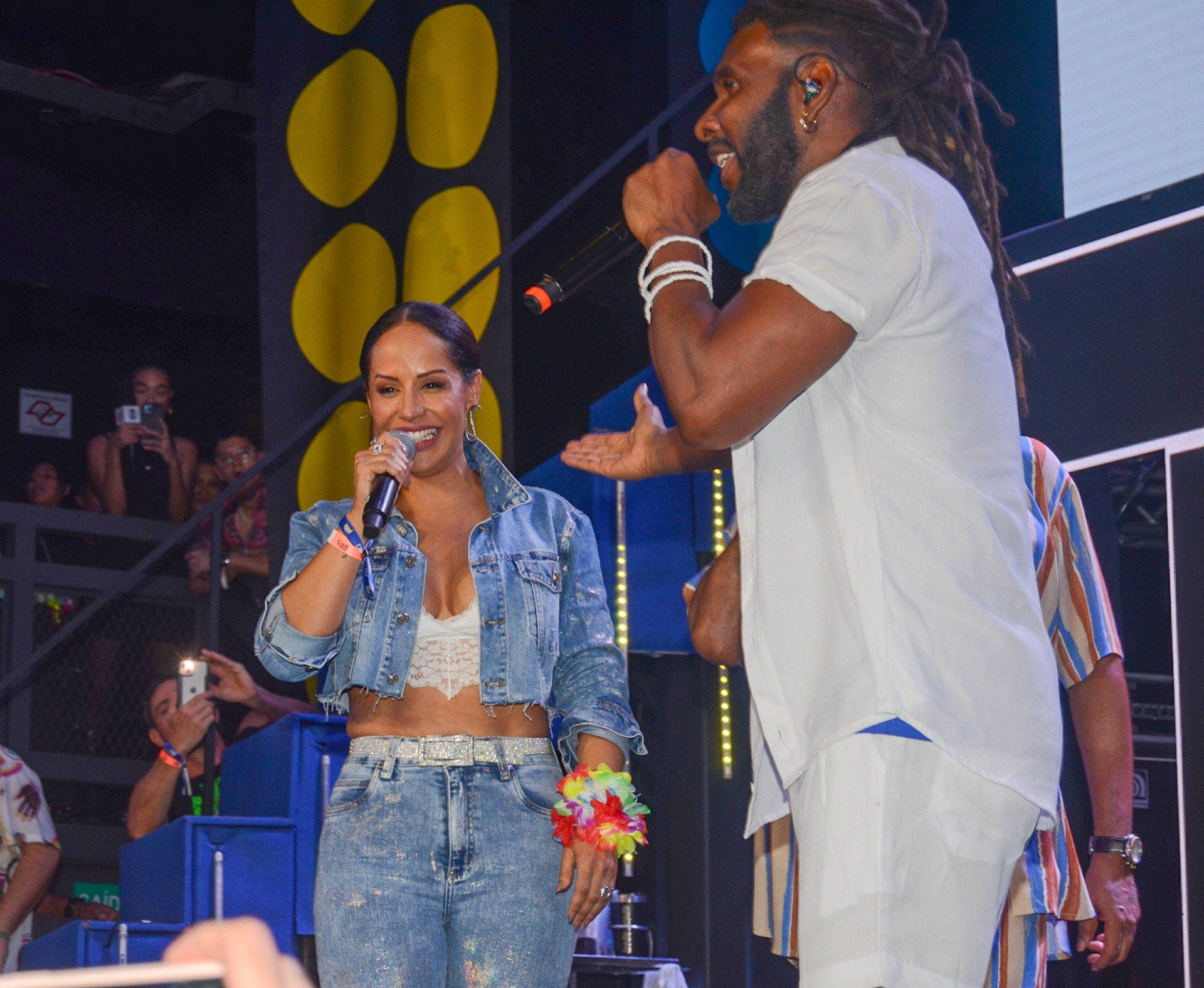 Carla Cristina subiu ao palco do show comemorativo de 30 anos do É o Tchan - Araujo / Ag. News