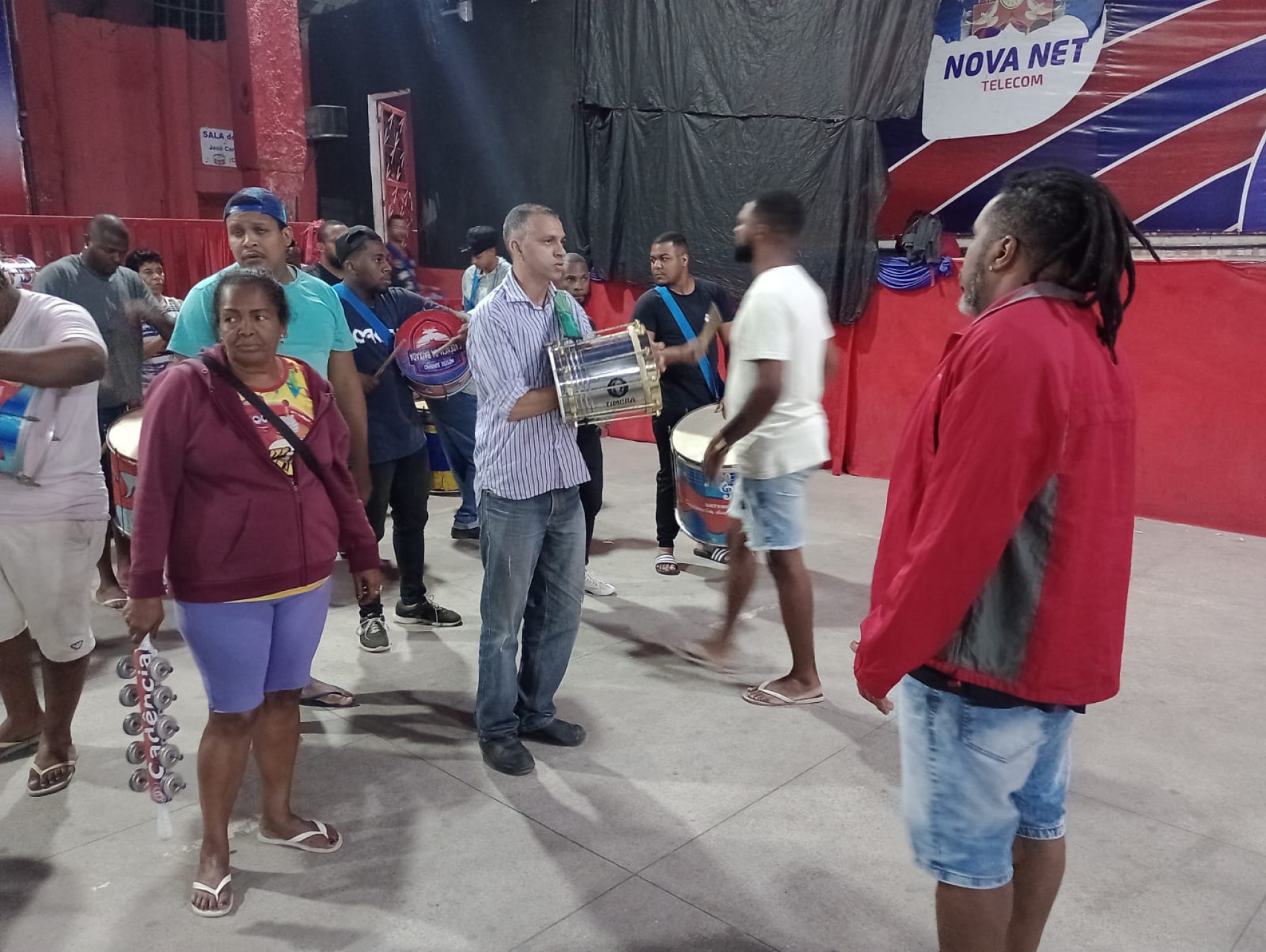 Os mestres comandando o ensaio da Bateria da Inocentes - Divulga&ccedil;&atilde;o